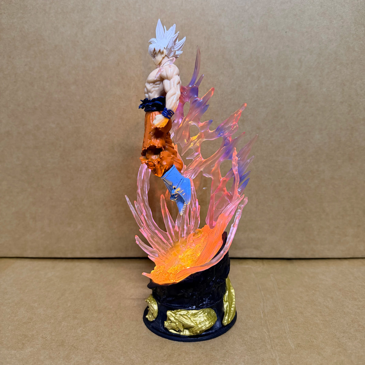 Goku Ultra Instinct Premium Leucht-Statue