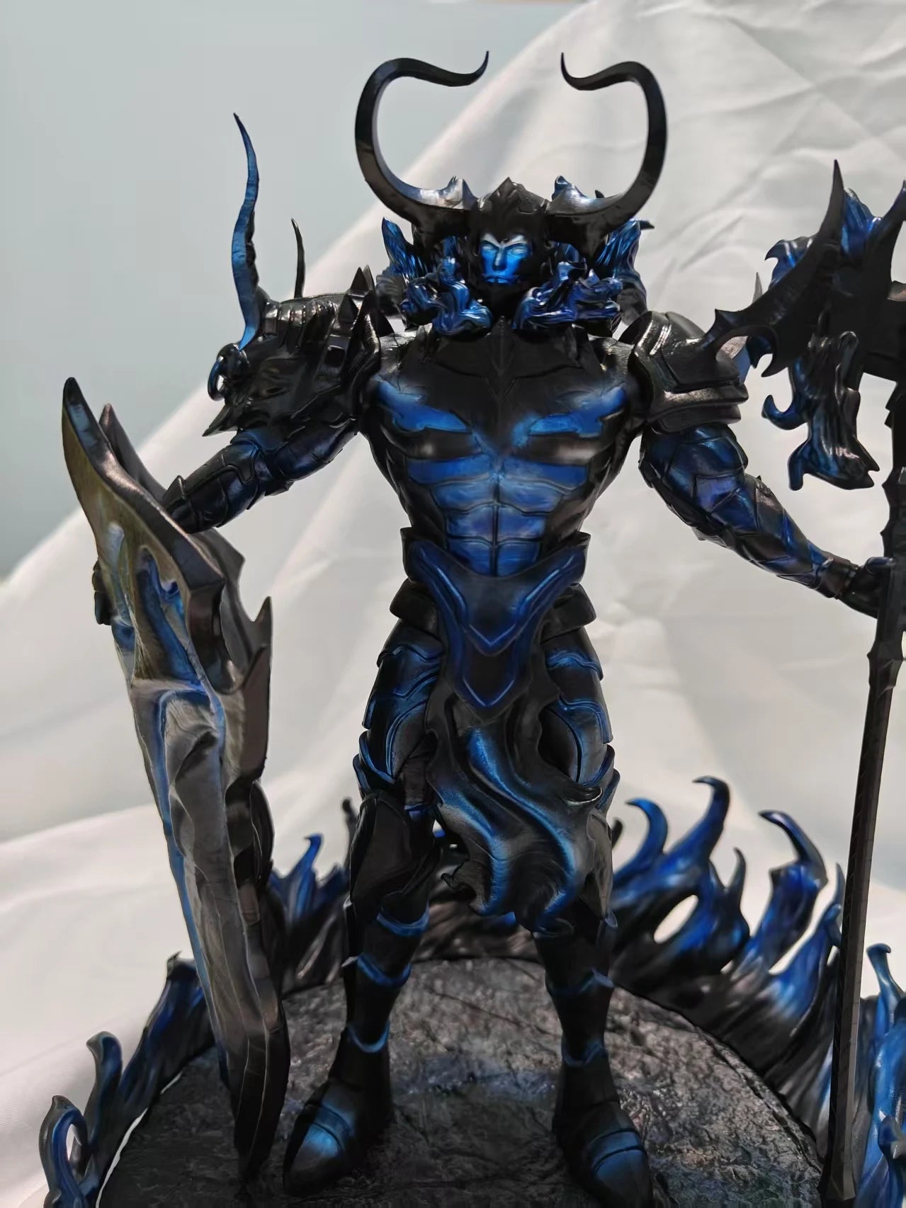 Solo Leveling – Tank Ein Actionfigur 25 cm | Bemalte Resin Statue Sammlerstück
